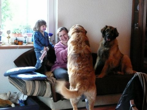 Im Gesprch mit Boudi - rechts Tochter Chui